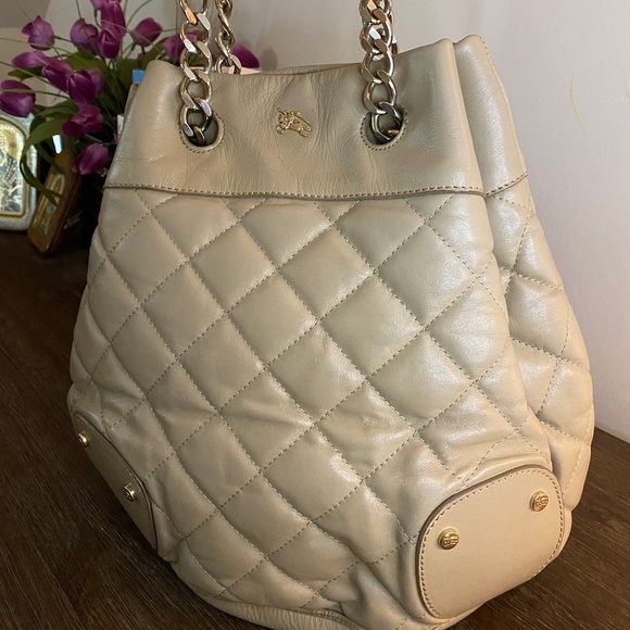 Burberry bucket bag - Picture 1 of 8